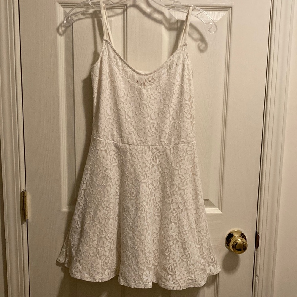 Hollister Women’s White Summer Dress (size M)
